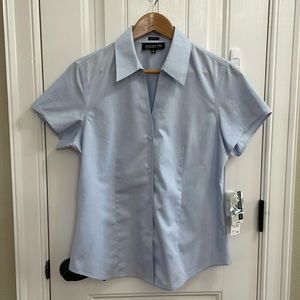 JONES NEW YORK collection platinum no iron light blue short sleeve shirt.  10